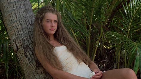 blue lagoon nude scenes|Brooke Shields, Christopher Atkins recall uncomfortable naked。